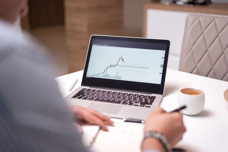 Red Flags Before the Crash: How Seasoned Crypto Bettors See the Storm Coming